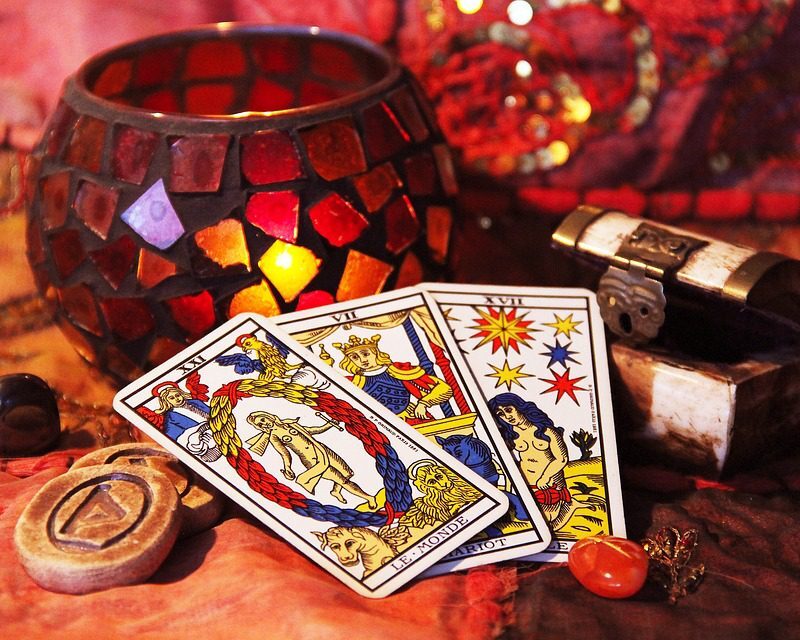 El poder del Tarot: Comprender las lecturas del Tarot y la influencia del TAROTISTA