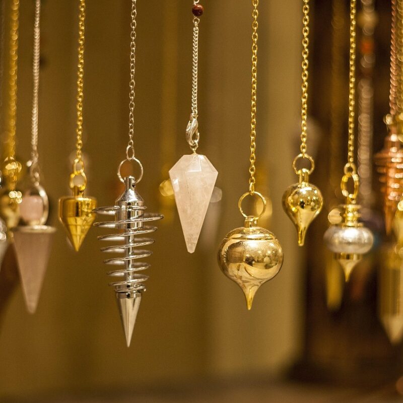 Imagen relacionada con Cómo Usar el Péndulo Hebreo Para Sanar Tus Emociones (Guía Paso a Paso para Principiantes)