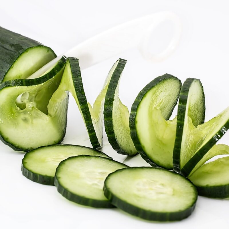 Imagen relacionada con El culto del ‘Cucumber Craze’: por qué algo tan simple como un pepino se volvió fenómeno viral de salud y nutrición