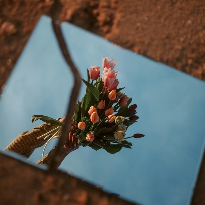 Imagen relacionada con El Día del Espejo Ardiente: HOY Todo lo que Ocultas se Vuelve Visible